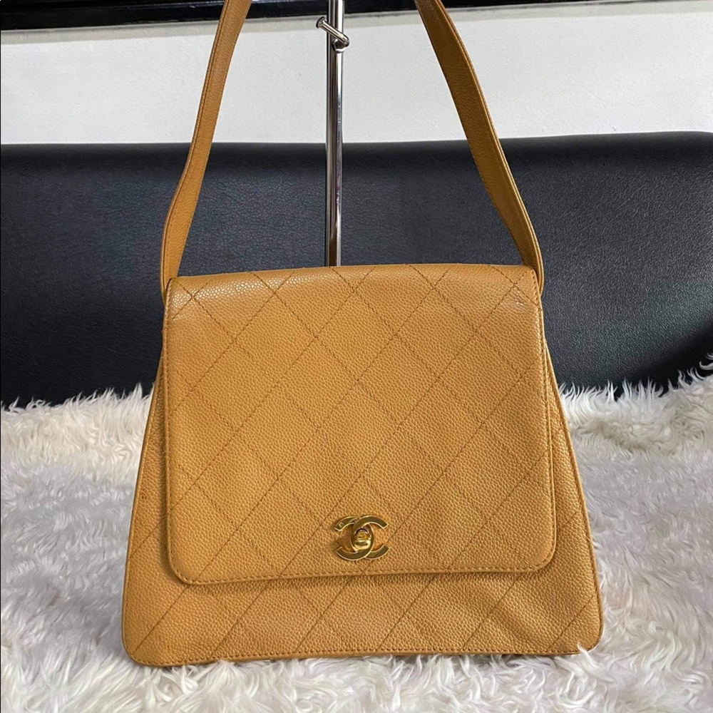 CHANEL Beige Caviar Vintage M